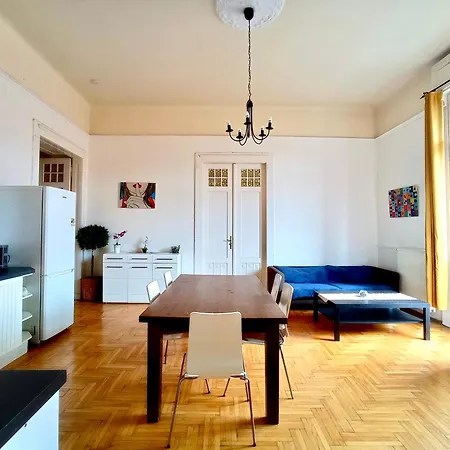 City Views Apartment *